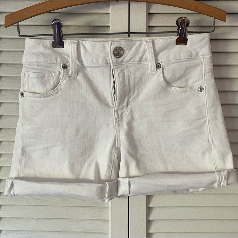 American Eagle-size 0 cuffed short